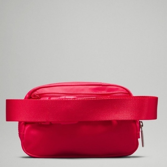 Lululemon Everywhere Belt Bag Lip Gloss Pink Crossbody Bag NWT - Picture 4 of 6